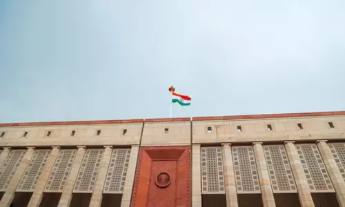 संसद में हंगामा जारी, लोकसभा-राज्यसभा की कार्यवाही गुरुवार तक स्थगित
