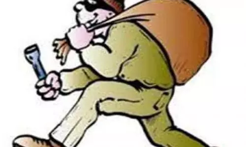 Kerala : कल्लूर में खानाबदोश महिलाओं से दिनदहाड़े लूटपाट Kerala : कल्लूर में खानाबदोश महिलाओं से दिनदहाड़े लूटपाट