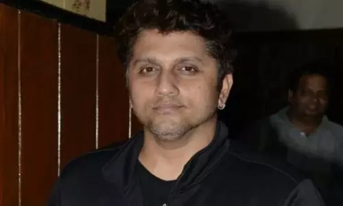 Mohit Suri ने महेश भट्ट से बात करते हुए रोते हुए बताया Mohit Suri ने महेश भट्ट से बात करते हुए रोते हुए बताया