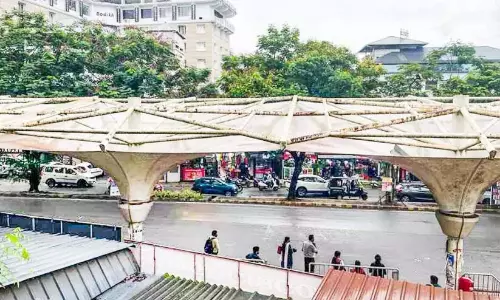Kerala : आपदा की आशंका में कॉन्सर्ट बस प्रतीक्षा क्षेत्र Kerala : आपदा की आशंका में कॉन्सर्ट बस प्रतीक्षा क्षेत्र