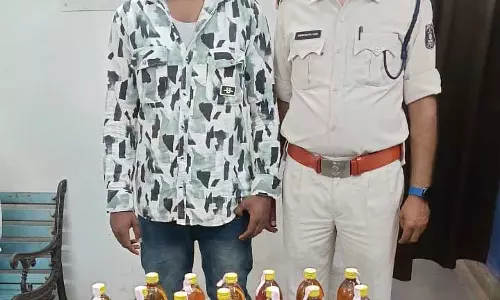 आरा मील के पास शराब बेचते कोचिया गिरफ्तार