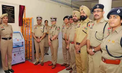 Jalandhar के पुलिस आयुक्त कार्यालय में साइबर कियोस्क का उद्घाटन Jalandhar के पुलिस आयुक्त कार्यालय में साइबर कियोस्क का उद्घाटन