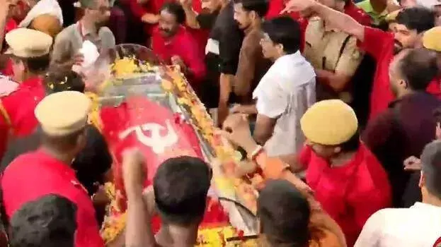 VS को अंतिम विदाई, वेलिक्ककम हाउस में उमड़ा जनसैलाब
