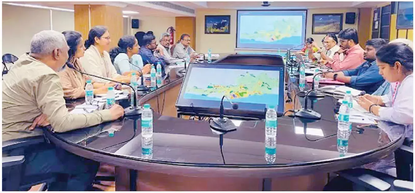 संकाय सदस्यों ने VMRDA मास्टर प्लान 2041 के पुनरीक्षण में योगदान दिया संकाय सदस्यों ने VMRDA मास्टर प्लान 2041 के पुनरीक्षण में योगदान दिया