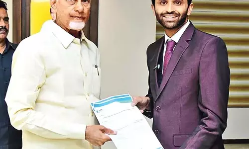 युवा व्यवसायी बनने वाले सात्विक मुरारी ने मुख्यमंत्री नायडू से मुलाकात की युवा व्यवसायी बनने वाले सात्विक मुरारी ने मुख्यमंत्री नायडू से मुलाकात की