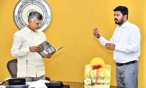 नारियल व्यवसाय: मुख्यमंत्री ने कोको मुंज विकास को बधाई दी नारियल व्यवसाय: मुख्यमंत्री ने कोको मुंज विकास को बधाई दी