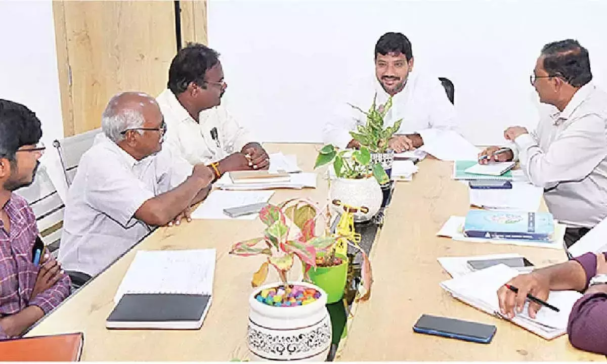 Andhra: विधायक ने इंजीनियरिंग कार्यों की समीक्षा की