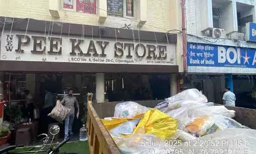 Chandigarh: प्लास्टिक का उपयोग करने पर दुकानें सील Chandigarh: प्लास्टिक का उपयोग करने पर दुकानें सील