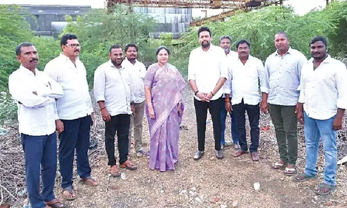 Andhra: उद्योग मंत्री ने कोवूर चीनी कारखाने का दौरा किया