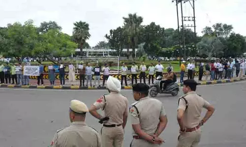 Panchkula के 3 थोक विक्रेताओं की गिरफ्तारी पर ट्राइसिटी के केमिस्टों ने नारकोटिक्स कंट्रोल ब्यूरो की आलोचना की