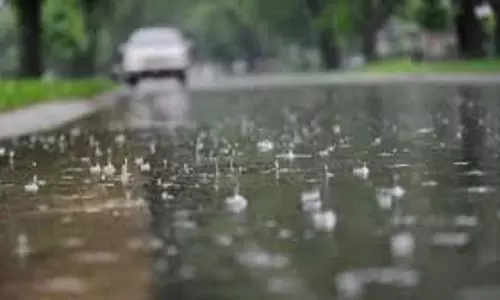 Kerala में भारी बारिश का अनुमान, नारंगी और पीले अलर्ट जारी Kerala में भारी बारिश का अनुमान, नारंगी और पीले अलर्ट जारी