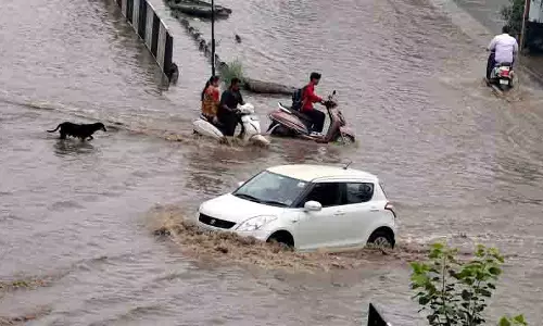भारी बारिश से Jalandhar जलमग्न, यातायात जाम से यात्रियों को परेशानी भारी बारिश से Jalandhar जलमग्न, यातायात जाम से यात्रियों को परेशानी