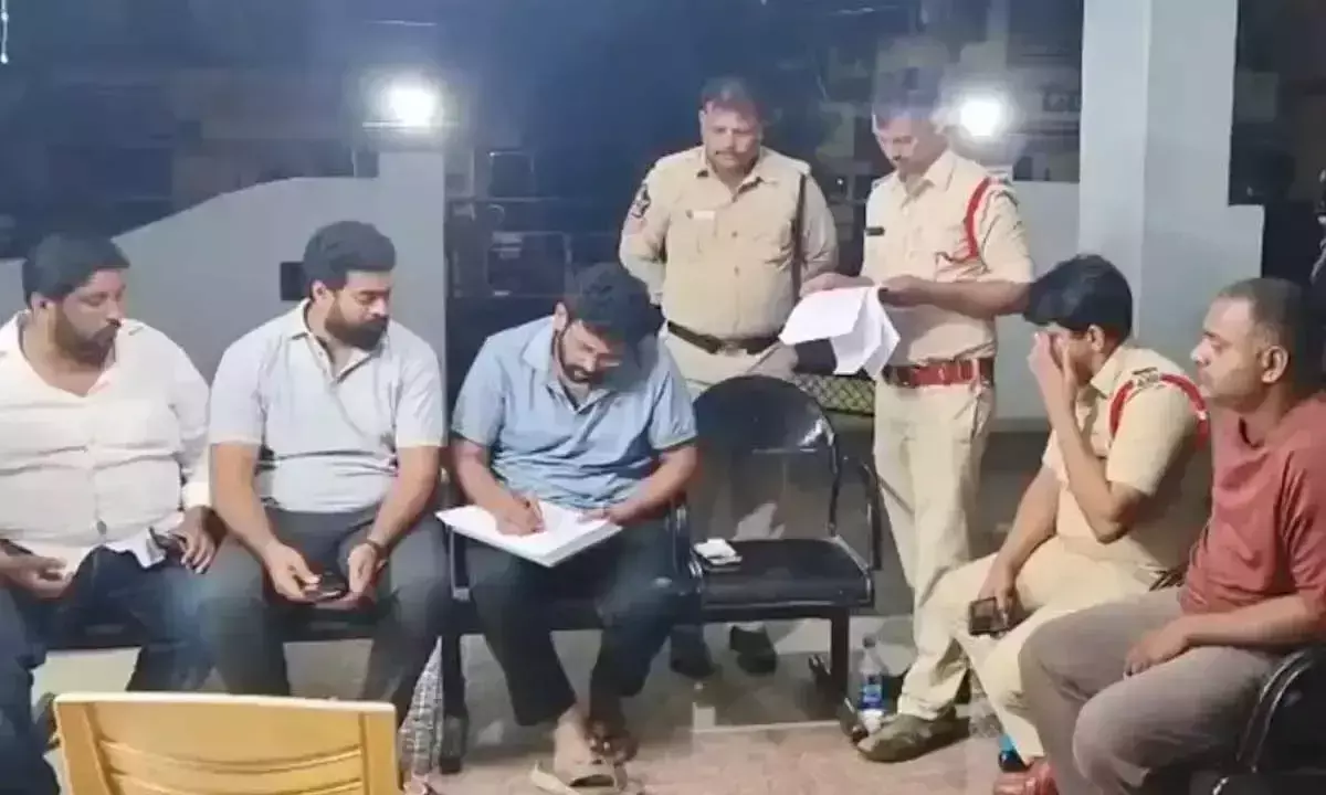 Andhra: जक्कमपुडी राजा को नजरबंद किया गया Andhra: जक्कमपुडी राजा को नजरबंद किया गया