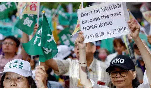 China स्पष्ट रूप से ताइवान के लोकतंत्र में हस्तक्षेप करने की कोशिश