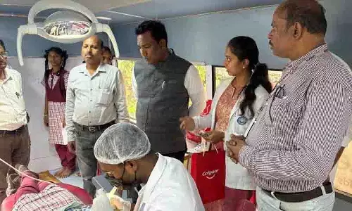 स्कूल शिक्षा निदेशक ने Nava Limited द्वारा आयोजित दंत चिकित्सा शिविर का दौरा किया स्कूल शिक्षा निदेशक ने Nava Limited द्वारा आयोजित दंत चिकित्सा शिविर का दौरा किया