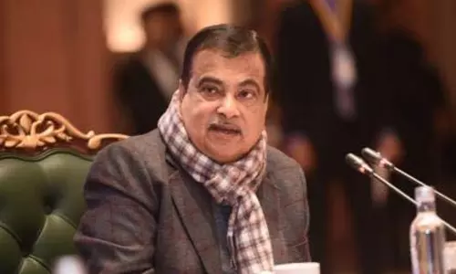 केंद्रीय मंत्री नितिन गडकरी को लोकमान्य तिलक राष्ट्रीय पुरस्कार से सम्मानित किया गया केंद्रीय मंत्री नितिन गडकरी को लोकमान्य तिलक राष्ट्रीय पुरस्कार से सम्मानित किया गया
