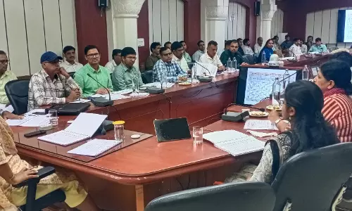 Bikaner: जिला कलेक्टर ने की ग्रामीण विकास एवं पंचायती राज विभाग के कार्यों की समीक्षा