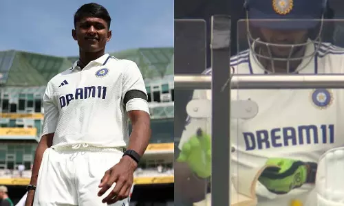 4th Test : साई सुदर्शन भारतीय ड्रेसिंग रूम में किताब पढ़ते देखे गए 4th Test : साई सुदर्शन भारतीय ड्रेसिंग रूम में किताब पढ़ते देखे गए