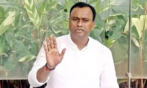 Komatireddy:मेरे लिए वे मंत्री पद से भी ज़्यादा मायने रखते हैं Komatireddy:मेरे लिए वे मंत्री पद से भी ज़्यादा मायने रखते हैं