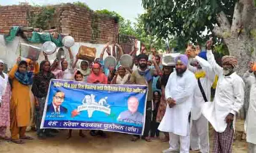 NREGA मजदूरों को काम से वंचित किया गया, राज्य सरकार के खिलाफ प्रदर्शन NREGA मजदूरों को काम से वंचित किया गया, राज्य सरकार के खिलाफ प्रदर्शन