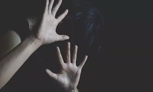 एसिड अटैक से पत्नी की आंखें क्षतिग्रस्त