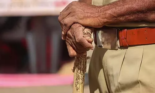 पुलिस पर युवक की पिटाई कर उसे लूट के मामले में फंसाने का आरोप पुलिस पर युवक की पिटाई कर उसे लूट के मामले में फंसाने का आरोप