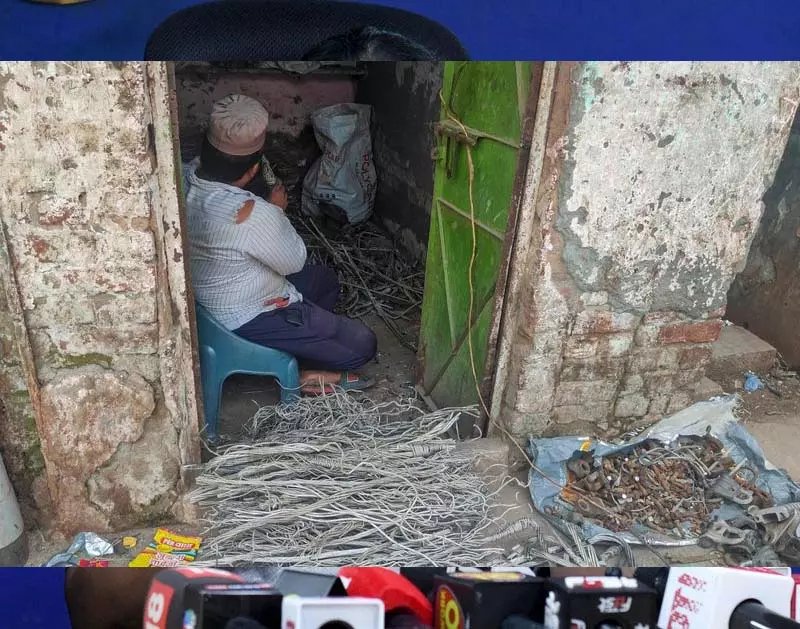 मौन मार्च में नागरिकों से खतरनाक कचरे को जिम्मेदारी से अलग करने का आग्रह मौन मार्च में नागरिकों से खतरनाक कचरे को जिम्मेदारी से अलग करने का आग्रह