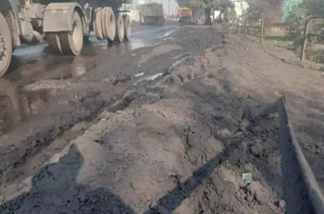 SECL खदान पर हाईकोर्ट की सख्ती, बिना कवर कोयला ले जा रही गाड़ियों को परमिट न दें SECL खदान पर हाईकोर्ट की सख्ती, बिना कवर कोयला ले जा रही गाड़ियों को परमिट न दें