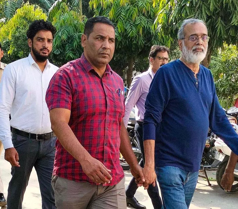 न्यूज़क्लिक मामला: दिल्ली उच्च न्यायालय ने प्रबीर पुरकायस्थ को गिरफ्तारी से पहले ज़मानत दी न्यूज़क्लिक मामला: दिल्ली उच्च न्यायालय ने प्रबीर पुरकायस्थ को गिरफ्तारी से पहले ज़मानत दी