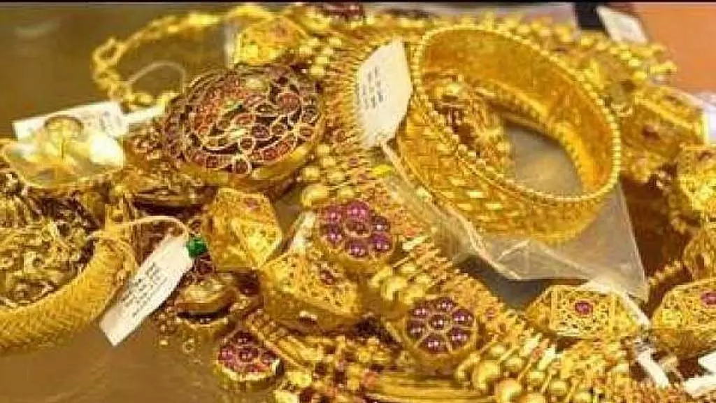 सोने की कीमत नई ऊंचाई पर: पाउंड 75,000 रुपये के पार सोने की कीमत नई ऊंचाई पर: पाउंड 75,000 रुपये के पार