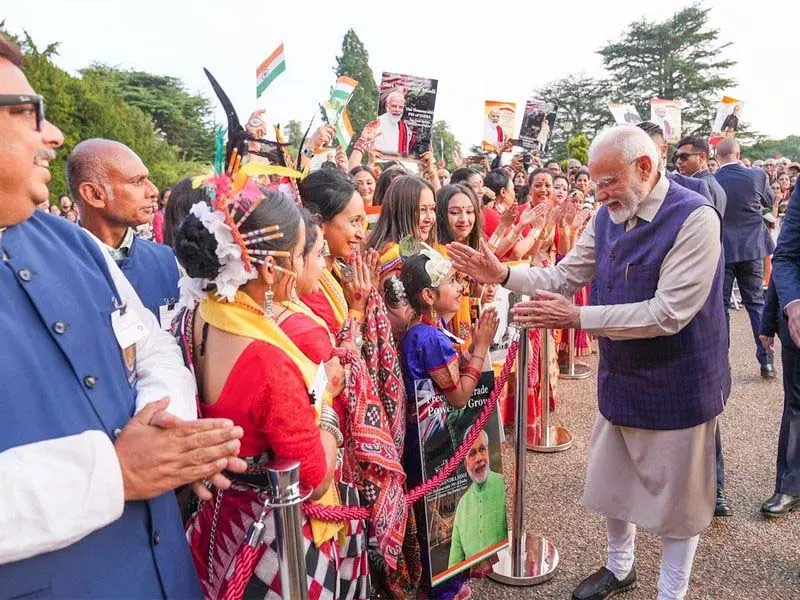 ब्रिटेन में स्वागत पर पीएम मोदी बोले: यह सचमुच उत्साहजनक है ब्रिटेन में स्वागत पर पीएम मोदी बोले: यह सचमुच उत्साहजनक है