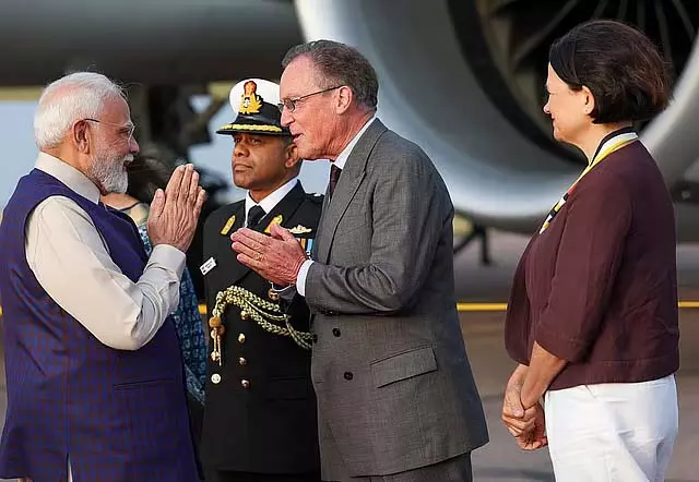 PM Modi लंदन पहुंचे, कीर स्टॉर्मर की मेजबानी के लिए तैयार PM Modi लंदन पहुंचे, कीर स्टॉर्मर की मेजबानी के लिए तैयार
