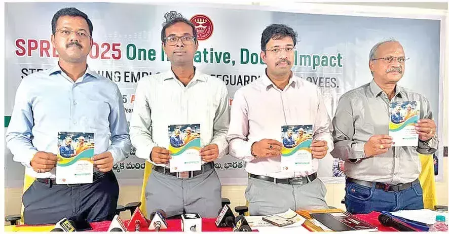 Andhra: ईएसआईसी ने उद्योगों से श्रमिकों को बीमा के लिए नामांकित करने का आग्रह किया Andhra: ईएसआईसी ने उद्योगों से श्रमिकों को बीमा के लिए नामांकित करने का आग्रह किया