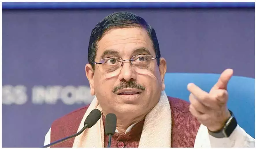 छोटे व्यापारियों को GST नोटिस के लिए केंद्र जिम्मेदार नहीं: जोशी छोटे व्यापारियों को GST नोटिस के लिए केंद्र जिम्मेदार नहीं: जोशी