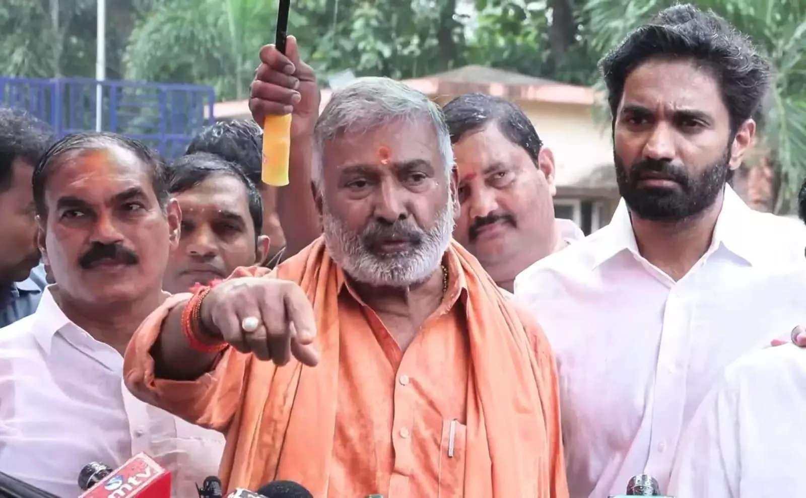 पेड्डीरेड्डी ने NDA पर YSRC नेताओं को झूठे आरोप में फंसाने का आरोप लगाया पेड्डीरेड्डी ने NDA पर YSRC नेताओं को झूठे आरोप में फंसाने का आरोप लगाया