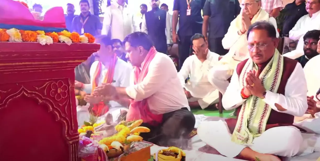 CM साय ने हरेली तिहार मनाया, कृषि औजारों की पूजा की CM साय ने हरेली तिहार मनाया, कृषि औजारों की पूजा की