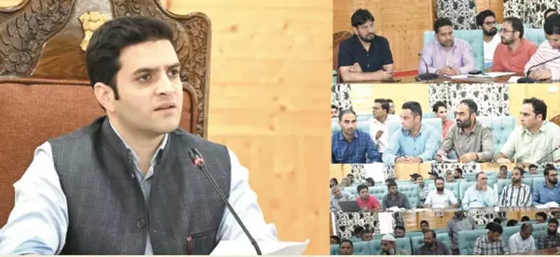डीसी कुलगाम ने राजस्व विभाग के कामकाज की समीक्षा की डीसी कुलगाम ने राजस्व विभाग के कामकाज की समीक्षा की