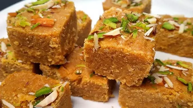 Semolina Besan Barfi:लाजवाब मीठा व्यंजन Semolina Besan Barfi:लाजवाब मीठा व्यंजन