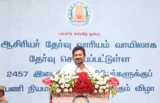 तमिलनाडु एकमात्र ऐसा राज्य है जहां कोई स्कूल नहीं छोड़ता: Deputy CM तमिलनाडु एकमात्र ऐसा राज्य है जहां कोई स्कूल नहीं छोड़ता: Deputy CM