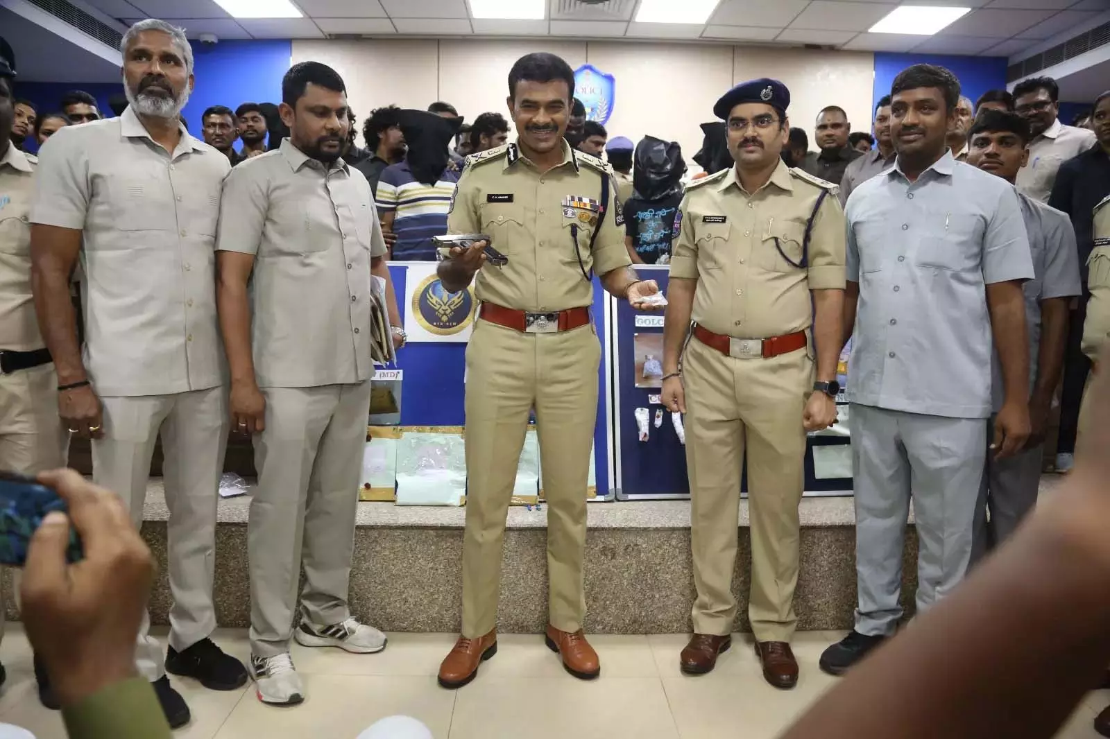 Hyderabad में 10 ड्रग तस्कर गिरफ्तार Hyderabad में 10 ड्रग तस्कर गिरफ्तार