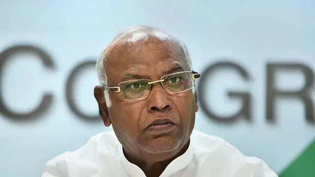 11 साल की स्थिरता के बाद भारत को दूसरे आर्थिक सुधार की जरूरत: Mallikarjun Kharge 11 साल की स्थिरता के बाद भारत को दूसरे आर्थिक सुधार की जरूरत: Mallikarjun Kharge