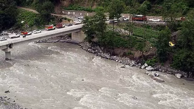 Himachal : मानसून की बारिश से 137 लोगों की मौत, 311 सड़कें कटी Himachal : मानसून की बारिश से 137 लोगों की मौत, 311 सड़कें कटी