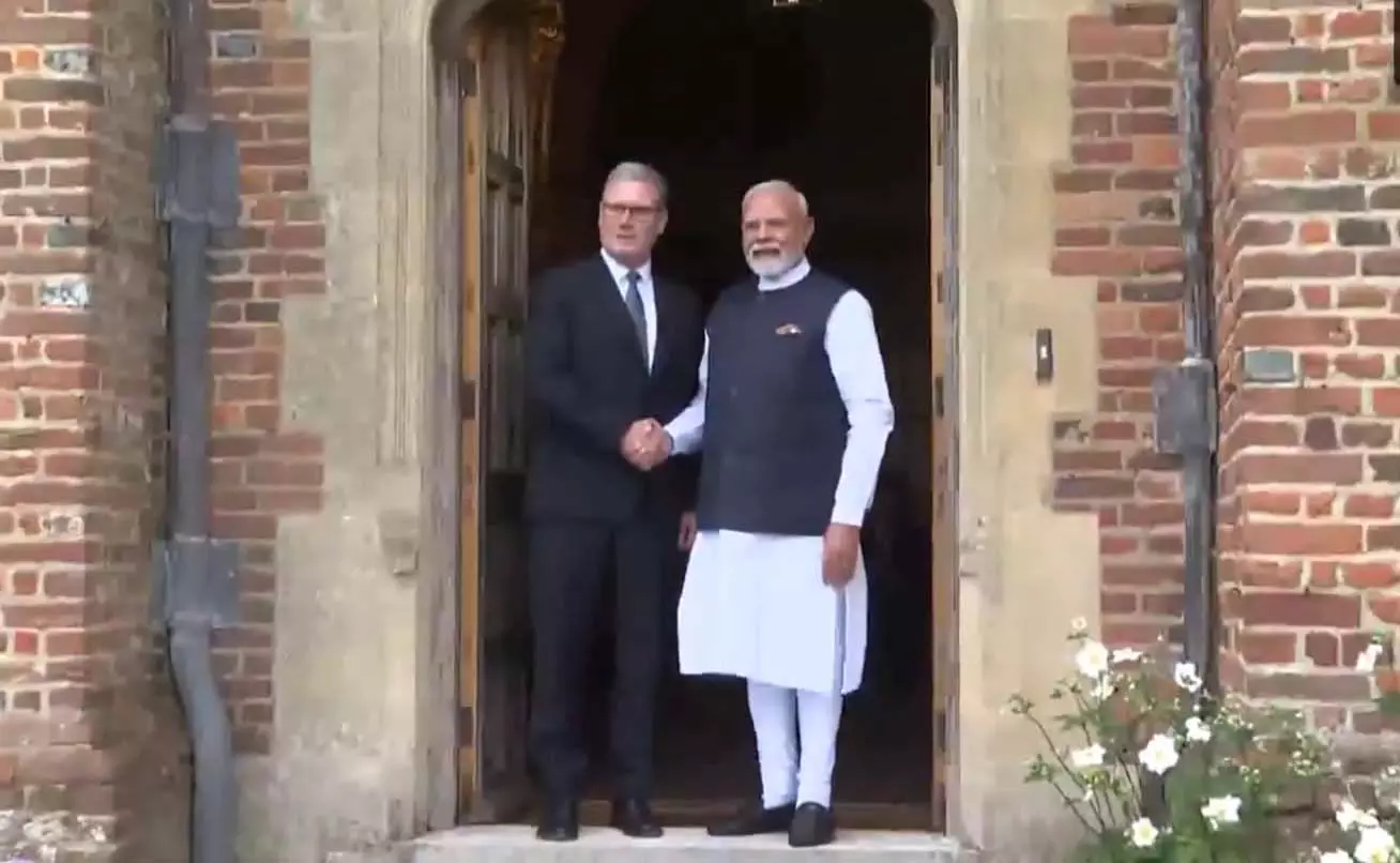 प्रधानमंत्री मोदी ने लंदन में यूनाइटेड किंगडम के प्रधानमंत्री से मुलाकात की प्रधानमंत्री मोदी ने लंदन में यूनाइटेड किंगडम के प्रधानमंत्री से मुलाकात की