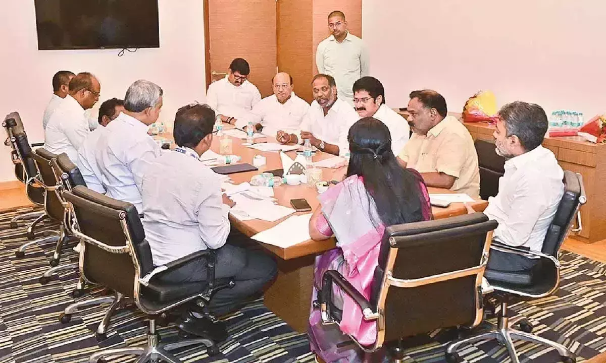 निर्बाध बिजली आपूर्ति सर्वोच्च प्राथमिकता: ऊर्जा मंत्री निर्बाध बिजली आपूर्ति सर्वोच्च प्राथमिकता: ऊर्जा मंत्री