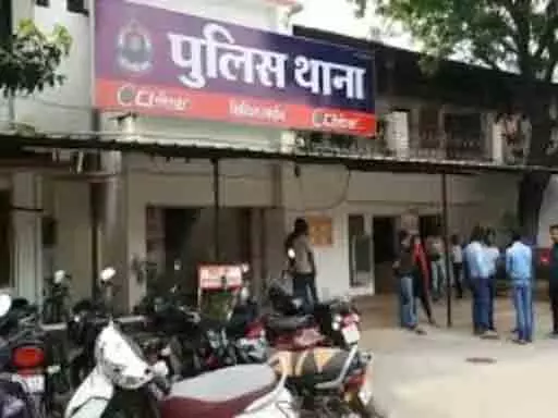 रायपुर : सिविल लाइन इलाके में शॉप से 100 मोबाइल चोरी रायपुर : सिविल लाइन इलाके में शॉप से 100 मोबाइल चोरी
