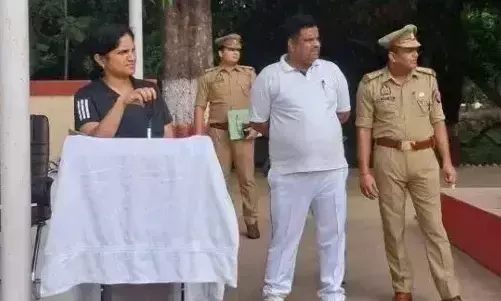 Farrukhabad: एसपी आरती सिंह ने रिक्रूट आरक्षियों को दिया अनुशासन का मंत्र Farrukhabad: एसपी आरती सिंह ने रिक्रूट आरक्षियों को दिया अनुशासन का मंत्र