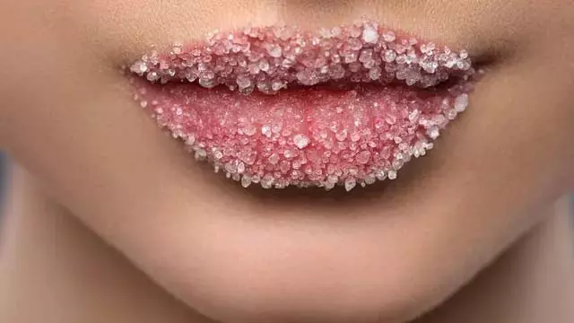 रसोई से खूबसूरती तक, 7 देसी लिप स्क्रब्स जो देंगे परफेक्ट पाउट रसोई से खूबसूरती तक, 7 देसी लिप स्क्रब्स जो देंगे परफेक्ट पाउट