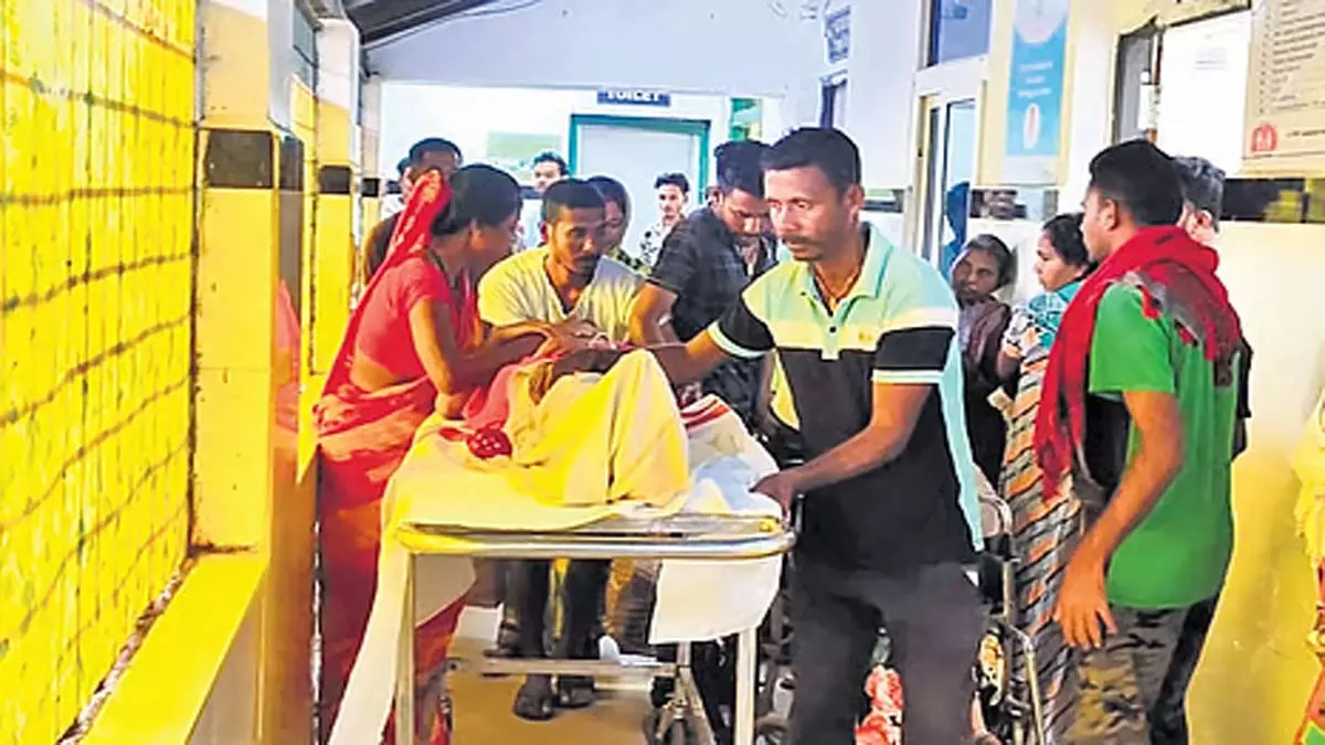 ओडिशा में प्रेमी द्वारा निजी तस्वीरें लीक करने के बाद छात्रा ने ज़हर खा लिया ओडिशा में प्रेमी द्वारा निजी तस्वीरें लीक करने के बाद छात्रा ने ज़हर खा लिया