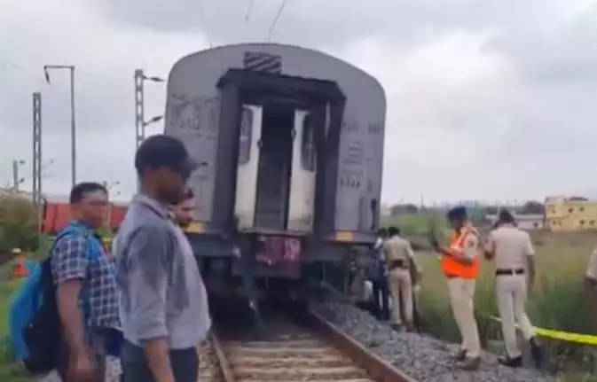 Sambalpur के पास ट्रेन पटरी से उतरी, बड़ा हादसा टला Sambalpur के पास ट्रेन पटरी से उतरी, बड़ा हादसा टला