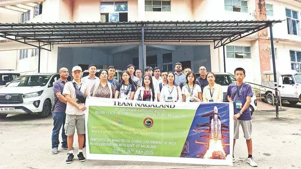 Nagaland के छात्रों ने बेंगलुरु में इसरो का दौरा किया Nagaland के छात्रों ने बेंगलुरु में इसरो का दौरा किया